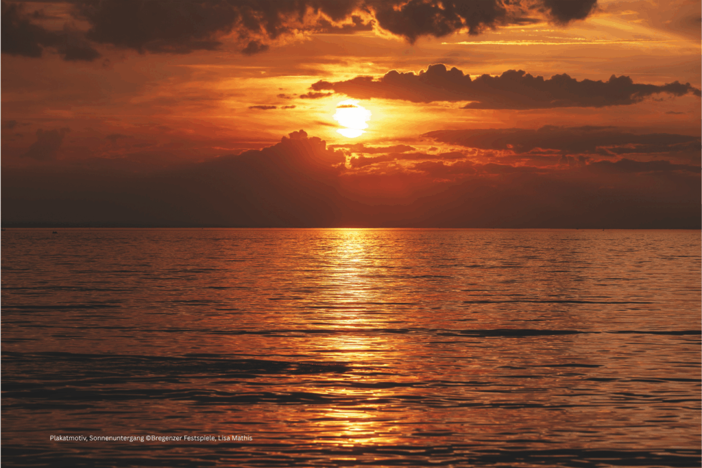 Sonnenuntergang über dem Wasser